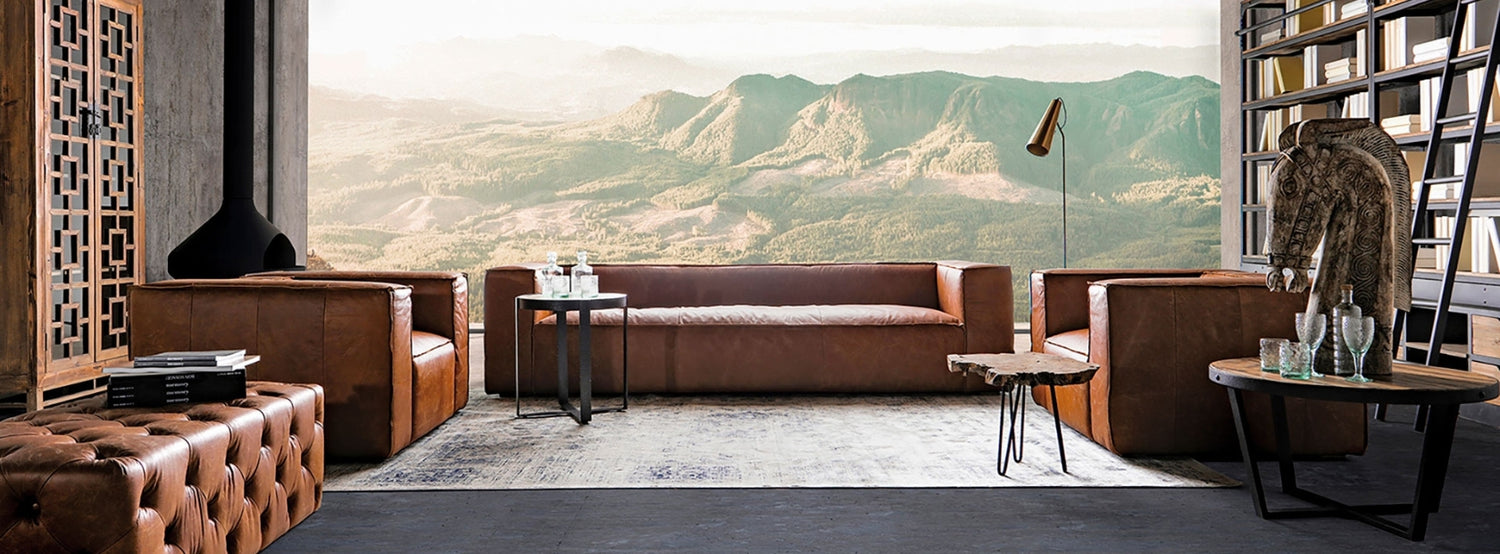 Loft stílusú barna bőr ülőgarnitúra.
