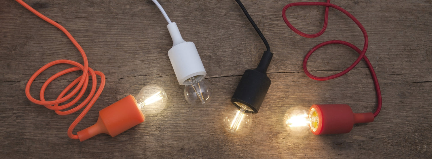 Normál LED izzók színes foglalatokban.