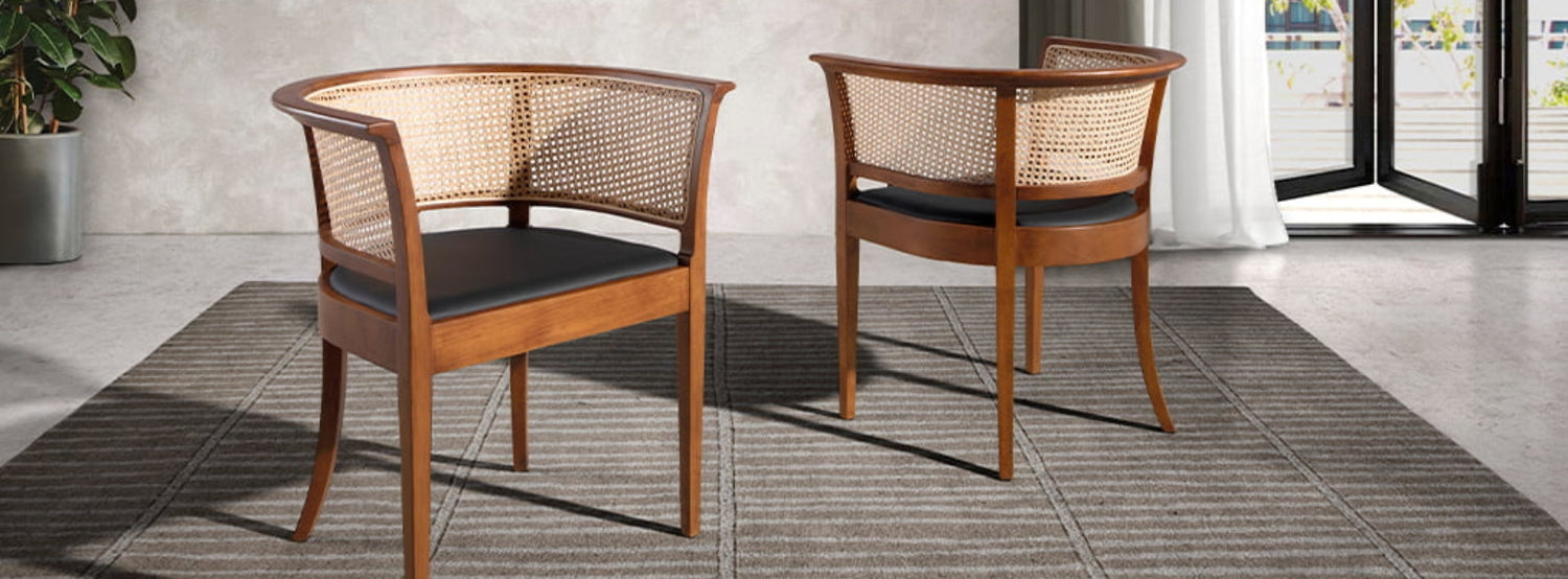 Modern Thonet székek.