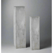 Antikolt felületű, szürke színű posztamensszett.