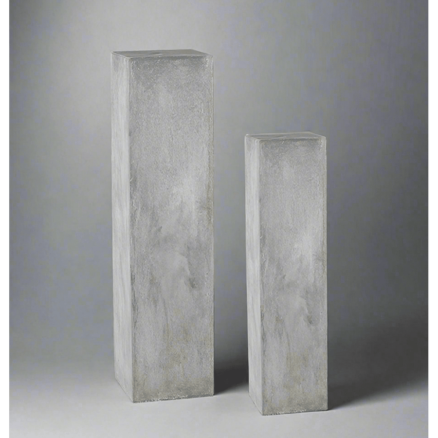 Antikolt felületű, szürke színű posztamensszett.