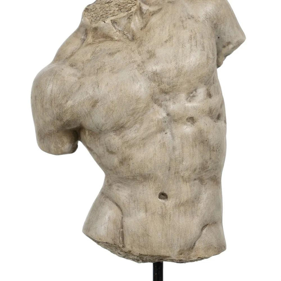 Mészkőhatású, krémszínű, 2 darabos szobor töredék, fekete fém talapzaton..