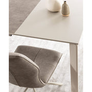 szürkésbarna) színű műbőr szövettel kárpitozott, kortárs dizájn étkezőszék