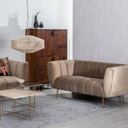 Pezsgőszínű bársonnyal kárpitozott, 2 személyes kanapé.