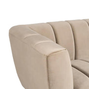 Pezsgőszínű bársonnyal kárpitozott, 2 személyes kanapé.