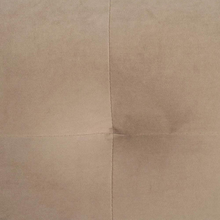 Pezsgőszínű bársonnyal kárpitozott, 2 személyes kanapé.