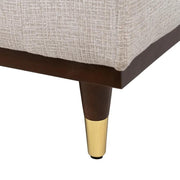 Bézs színű szövettel kárpitozott, 2 személyes kanapé.