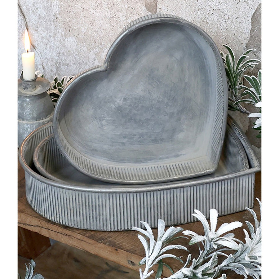 Szív formájú, háromdarabos karácsonyi bádog tálca szett.