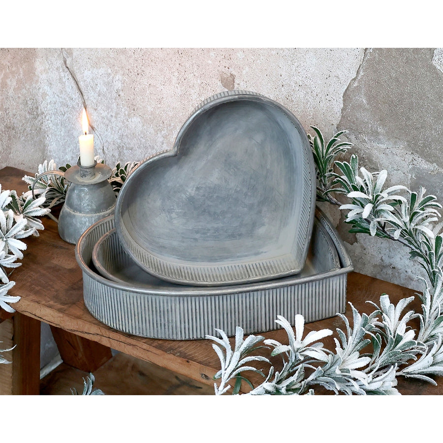 Szív formájú, háromdarabos karácsonyi bádog tálca szett.