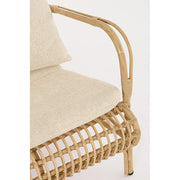 Natúr színű, 3 személyes műrattan kanapé, párnákkal.