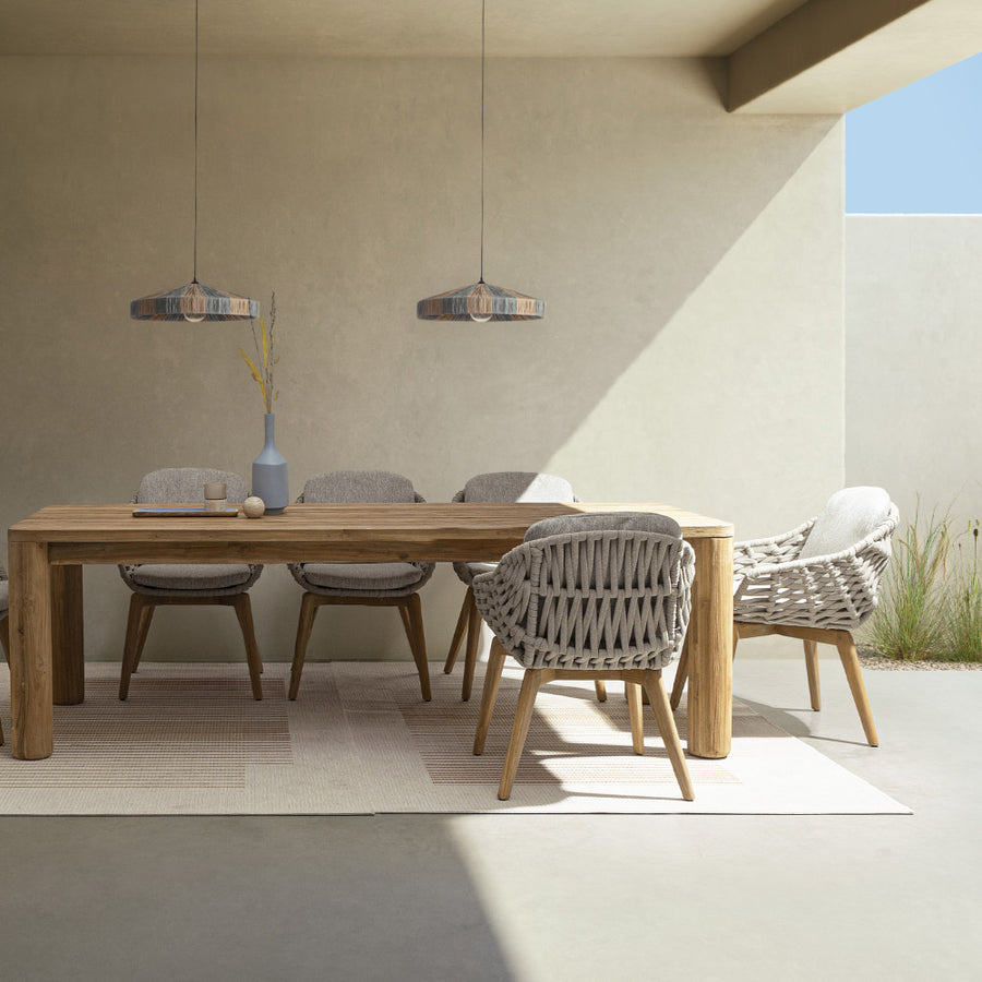 Kortárs stílusú, bézs színű, design kerti szék natúr színű teakfa lábakkal