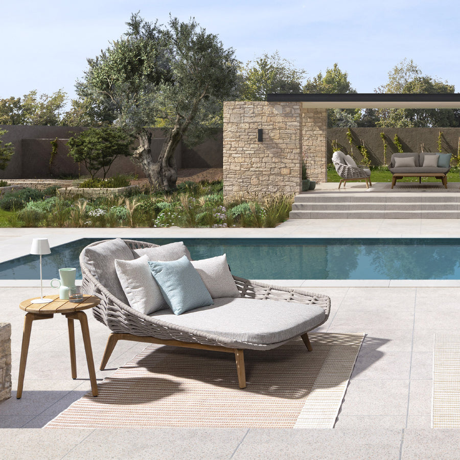 Kétszemélyes, bézs színű, design kerti pihenőágy natúr színű teakfa lábakkal