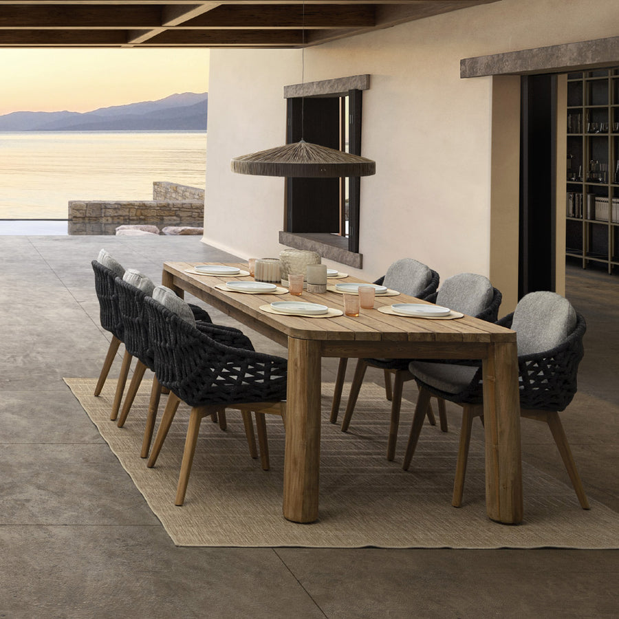 Kortárs stílusú, szürke színű, design kerti szék natúr színű teakfa lábakkal