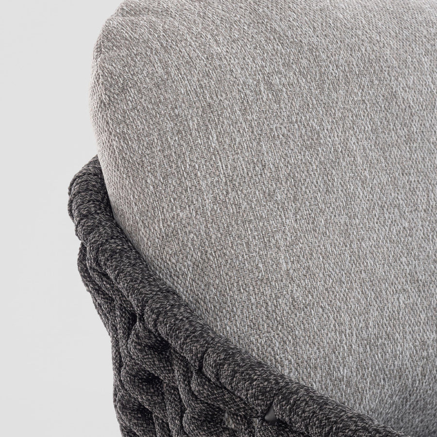 Kortárs stílusú, szürke színű, design kerti fotel natúr színű teakfa lábakkal