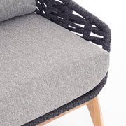 Kétszemélyes, szürke színű, design kerti kanapé szürke natúr színű teakfa lábakkal