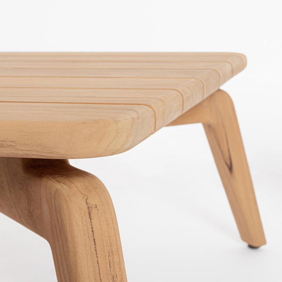 Kortárs stílusú, 120 cm hosszú, design teakfa dohányzóasztal