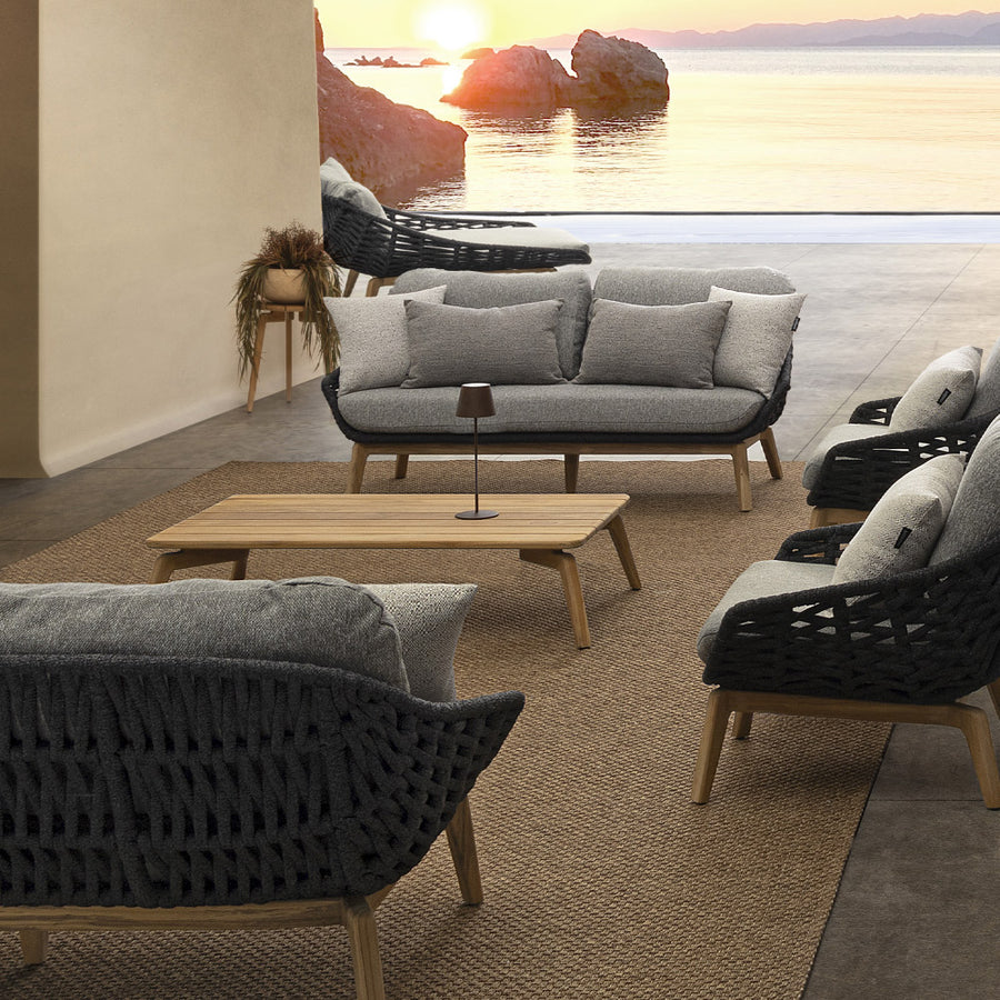 Kortárs stílusú, 120 cm hosszú, design teakfa dohányzóasztal