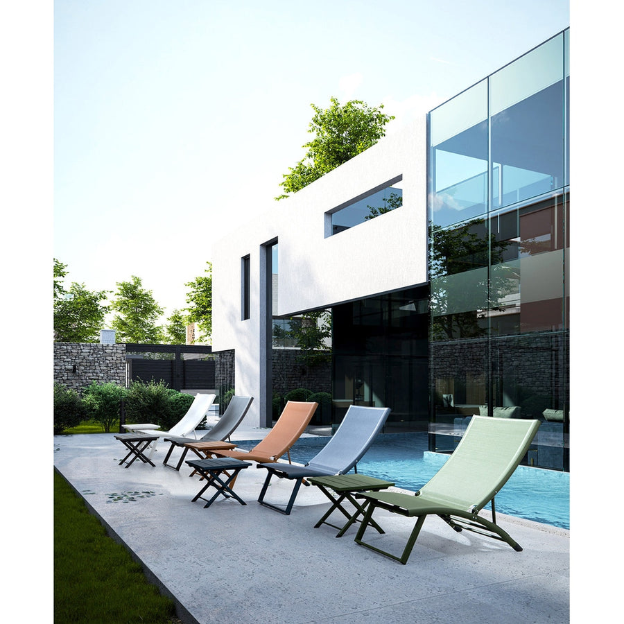 Kortárs stílusú, dönthető, agyagbarna színű, alumínium kerti pihenőszék