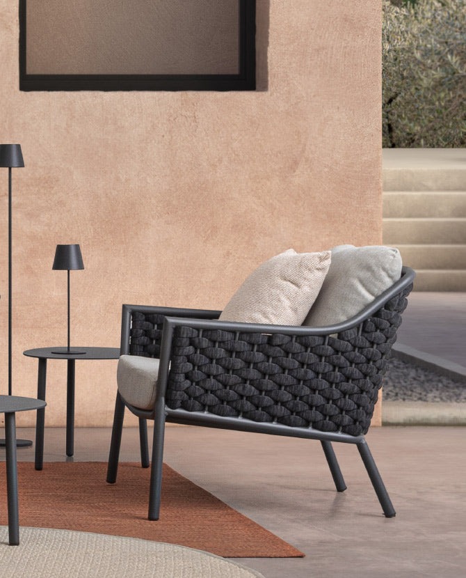 Szürke színű, design kerti fotel alumínium vázzal, kötélfonat burkolattal