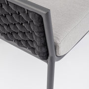 Szürke színű, design kerti fotel alumínium vázzal, kötélfonat burkolattal