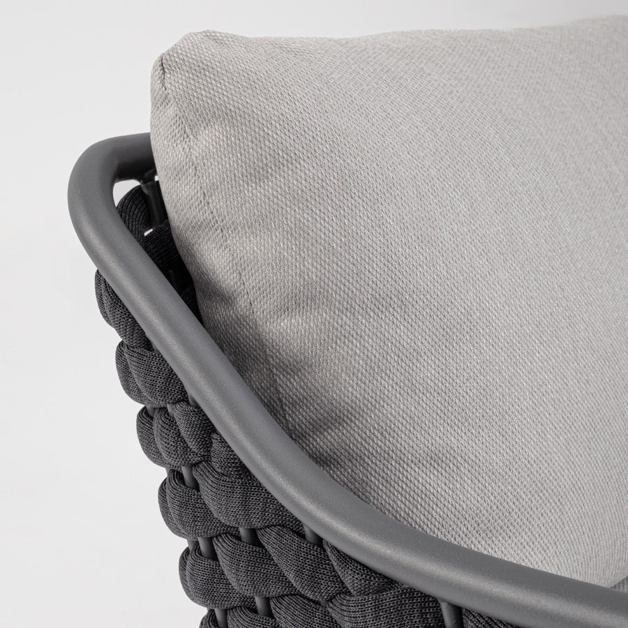 Kétszemélyes, szürke színű, design kerti kanapé alumínium vázzal, kötélfonat burkolattal