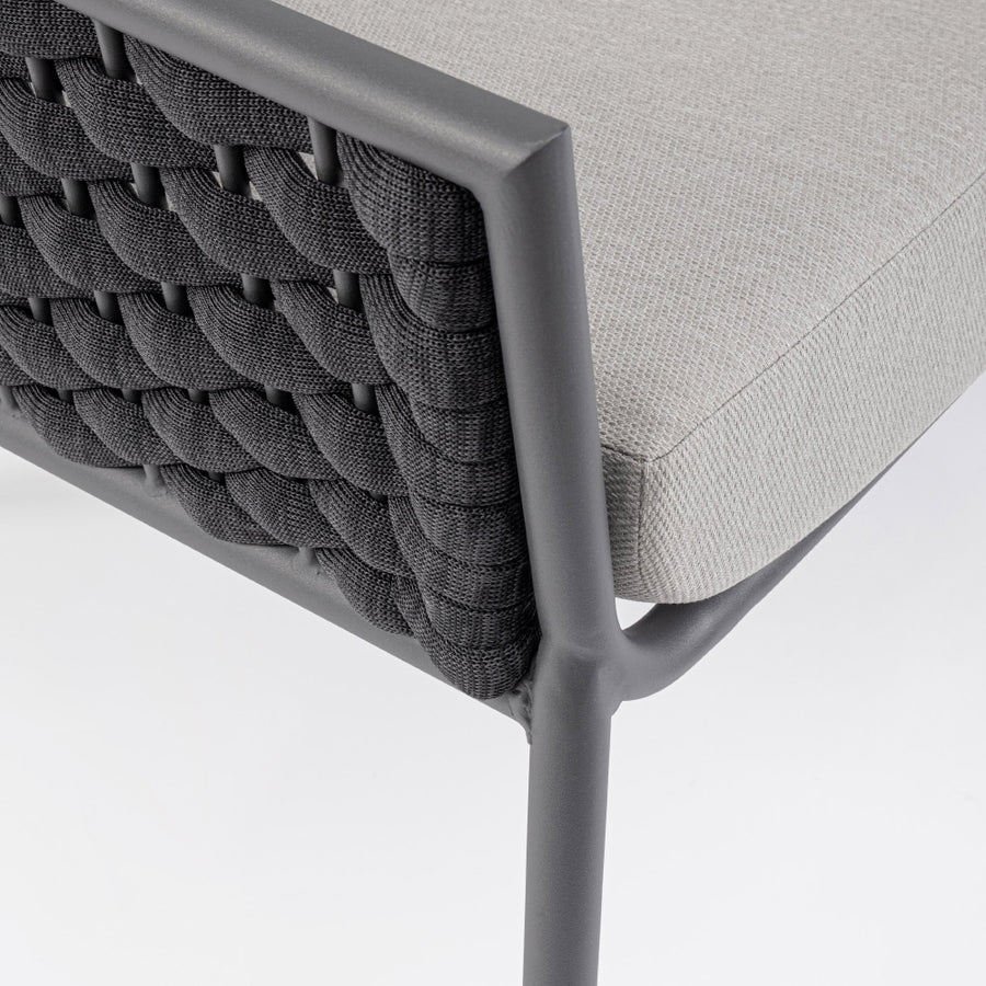 Kétszemélyes, szürke színű, design kerti kanapé alumínium vázzal, kötélfonat burkolattal