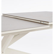 Kortárs, bézs színű, alumíniumvázzal rendelkező, bővíthető kültéri asztal.