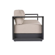 Kortárs grafitszürke színű porszórt alumíniumból készült, kerti ülőgarnitúra homokszínű párnákkal.