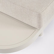 Kortárs bézs alumíniumból készült, kerti ülőgarnitúra homokszínű ülő- és hátpárnákkal.