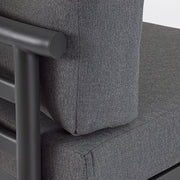 Kortárs fekete alumíniumból készült, kerti ülőgarnitúra grafitszürke ülő- és hátpárnákkal.