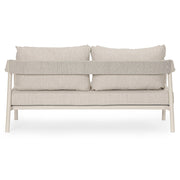 Kortárs, bézs alumíniumból készült,  kerti ülőgarnitúra homokszínű ülő- és hátpárnákkal.