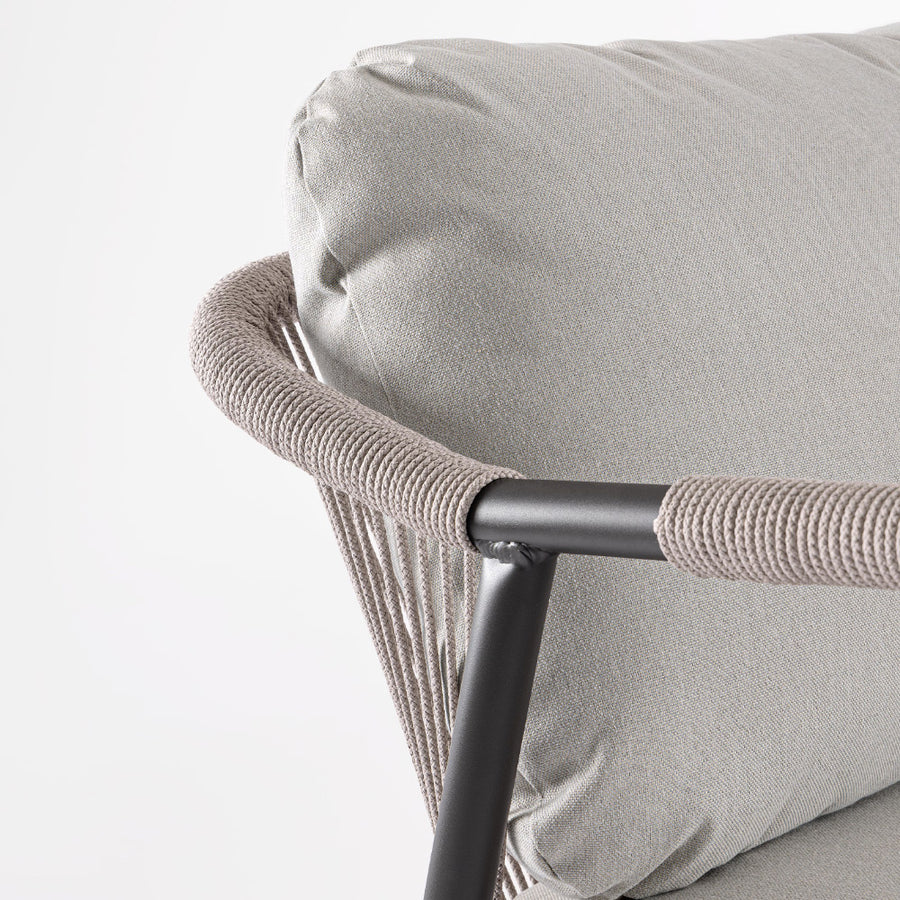 Miravet kültéri fotel részlet olefin kötélfonatos háttámlával és karfával