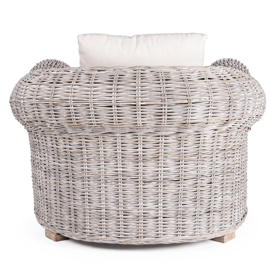 rattan fotel hátulnézet robusztus kézzel font szerkezettel