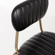 kárpitozott bárszék háttámla és ülőfelület varrás részlet