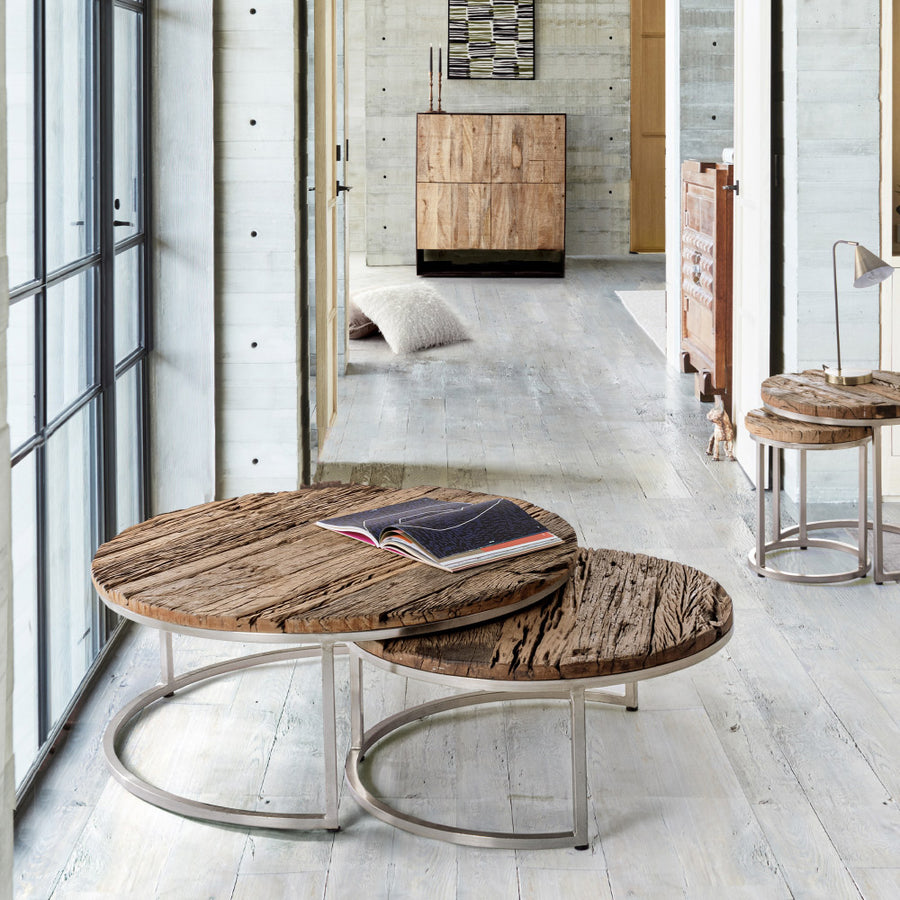 Industrial stílusú kör alakú dohányzóasztal szett világos loft enteriőrben