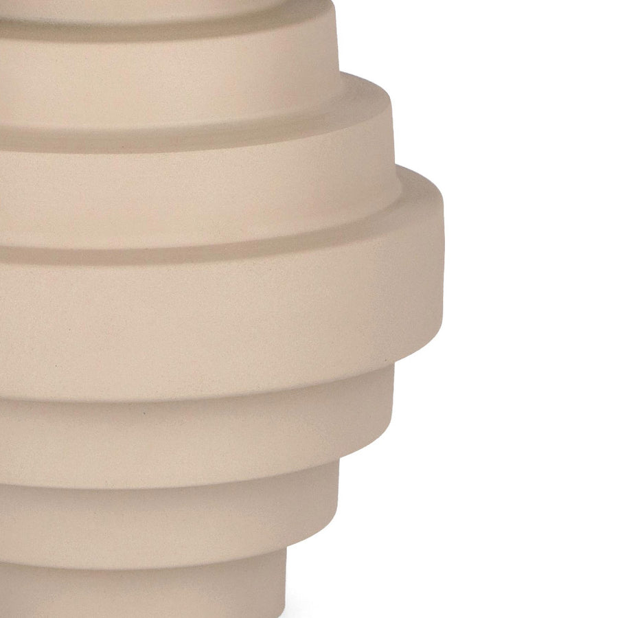 Kortárs stílusú, 35,5 cm átmérőjű, matt bézs színű, fém kisasztal