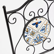 mediterrán stílusú, fekete színű, kerti szék kék és okker sárga színű, kerámia berakásokkal