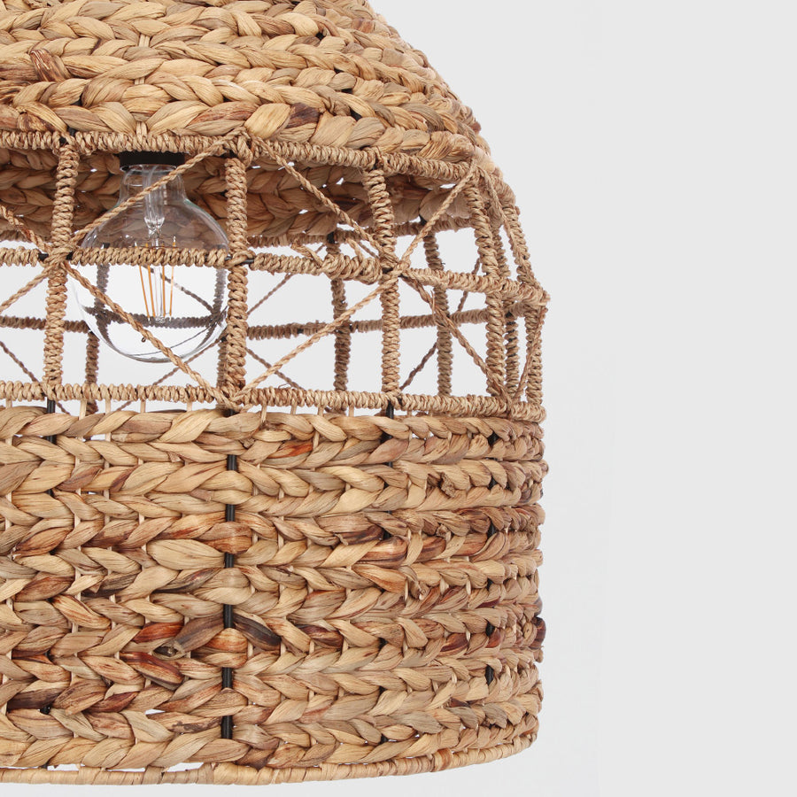 Kortárs stílusú, natúr színű vízijácintból szőtt, design függeszték lámpa