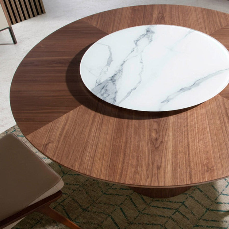 Kortárs stílusú, diófa furnérral borított, dizájn étkezőasztal forgatható porcelán betéttel.