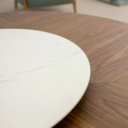 Kortárs stílusú, diófa furnérral borított, dizájn étkezőasztal forgatható porcelán betéttel
