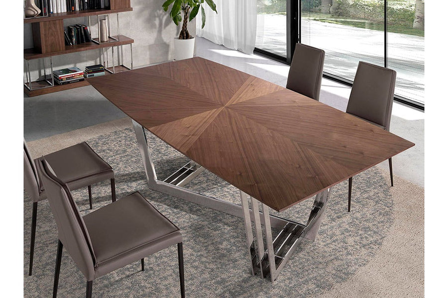 Kortárs stílusú, nagyméretű, diófa furnérral borított, dizájn étkezőasztal krómszínű lábakkal.