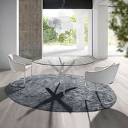 Kortárs stílusú, fehér színű, rozsdamentes acélból készült, formatervezett étkezőasztal edzett üveglappal.