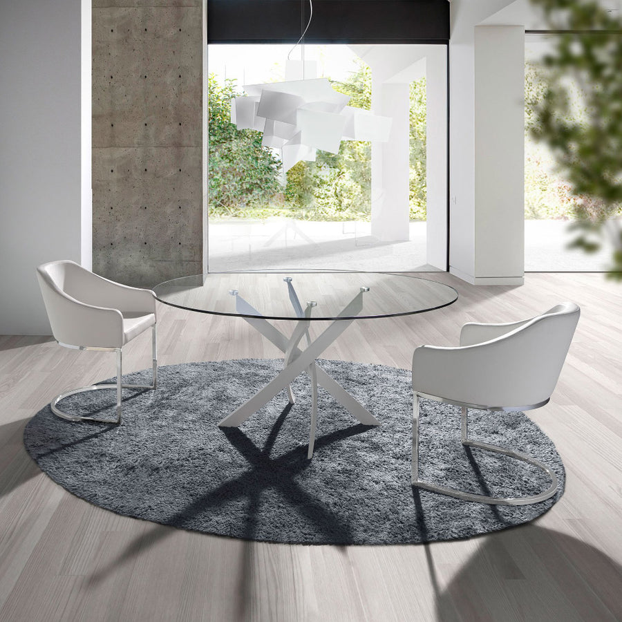 Kortárs stílusú, fehér színű, rozsdamentes acélból készült, formatervezett étkezőasztal edzett üveglappal.