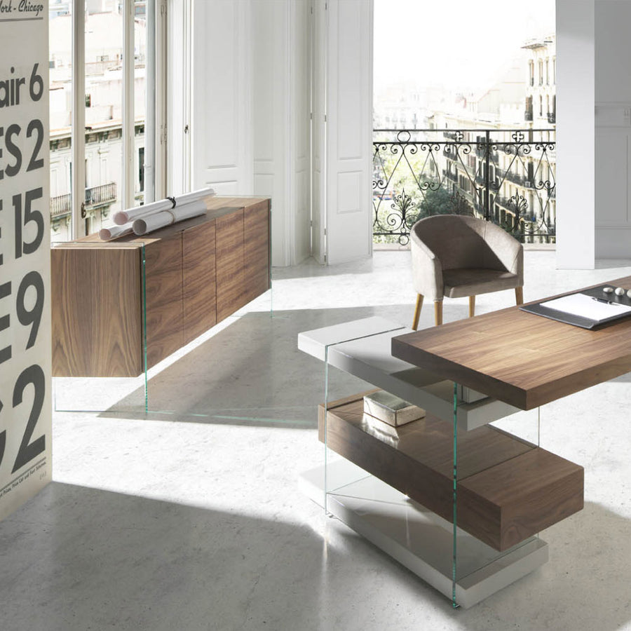 Kortárs, diófa furnérral borított, dizájn komódszekrény edzett üveg lábakkal.