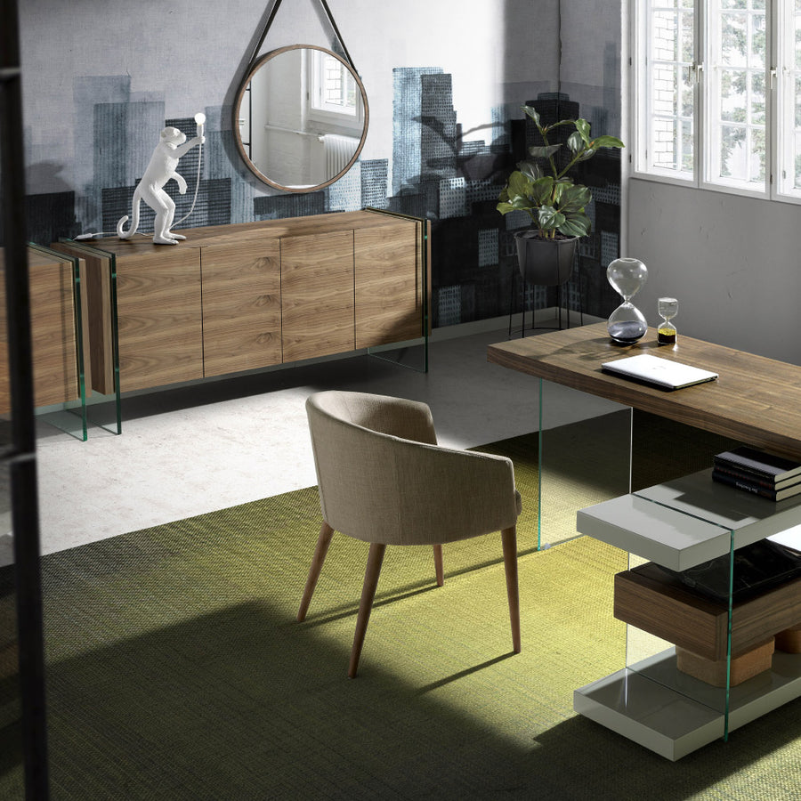 Kortárs, diófa furnérral borított, dizájn komódszekrény edzett üveg lábakkal.