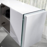 Magasfényű fehér komód részlet edzett üveg lábbal