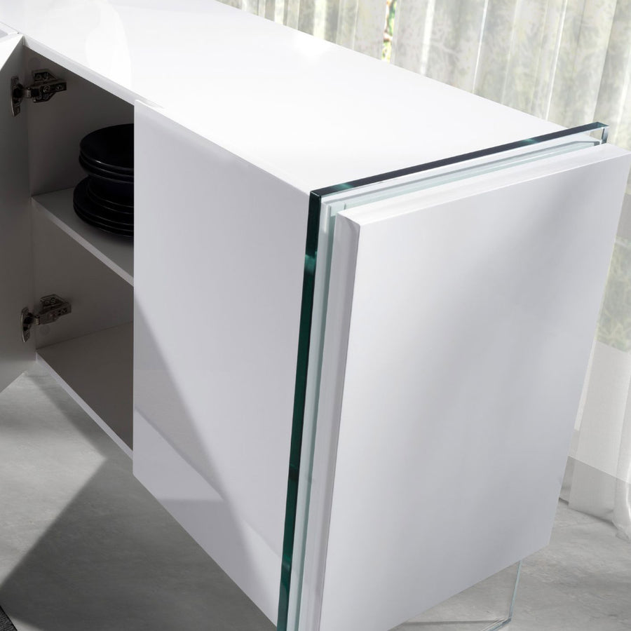 Magasfényű fehér komód részlet edzett üveg lábbal
