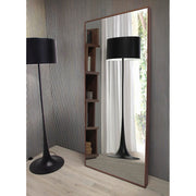 Nagyméretű, kortárs stílusú, diófa furnérral borított, dizájn falitükör.