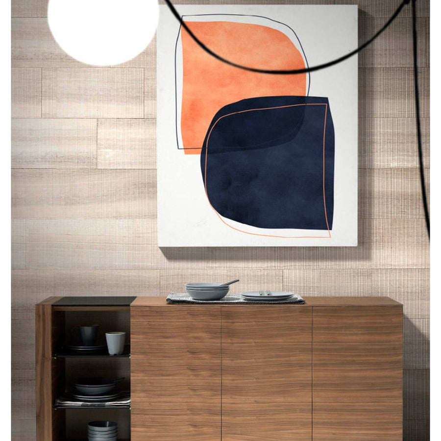 Kortárs stílusú, diófa furnérral borított, dizájn tálaló fekete színezésű, edzett üvegpolcokkal.