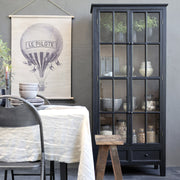 old french vitrines szekrény étkező enteriőrben dekorációval
